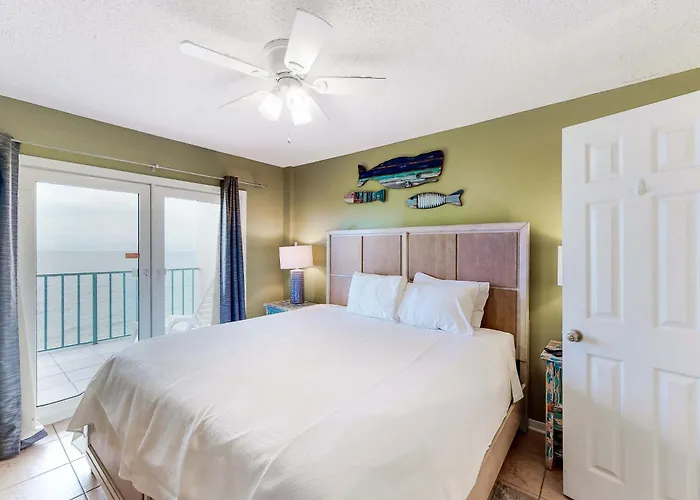 Gulf-front With Ac Balcony & Pool Holiday home