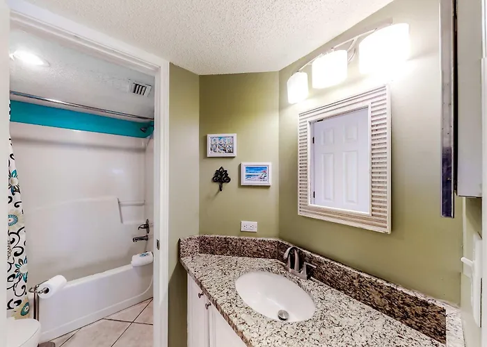 Gulf-front With Ac Balcony & Pool Holiday home *